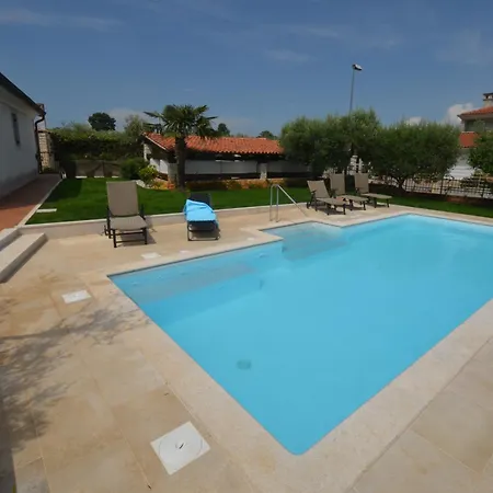 Sverko With Garden In Novigrad Villa *