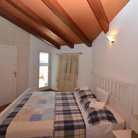Villa Sverko With Garden In Novigrad Karpinjan