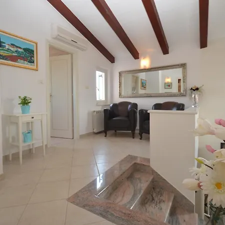 Sverko With Garden In Novigrad Villa *
