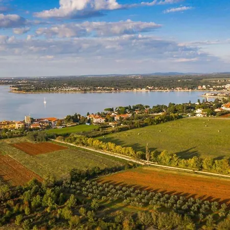 Villa Sverko With Garden In Novigrad *